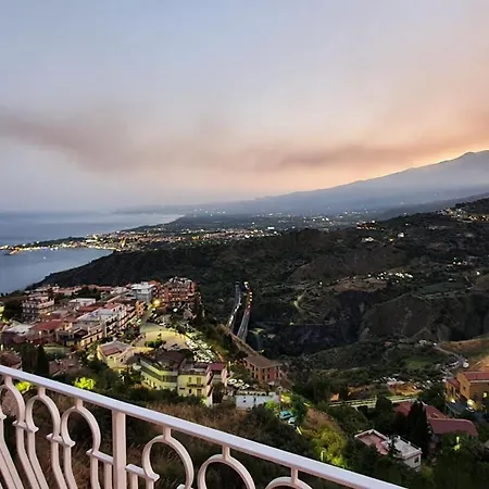 Erika- Panoramic Flat Taormina