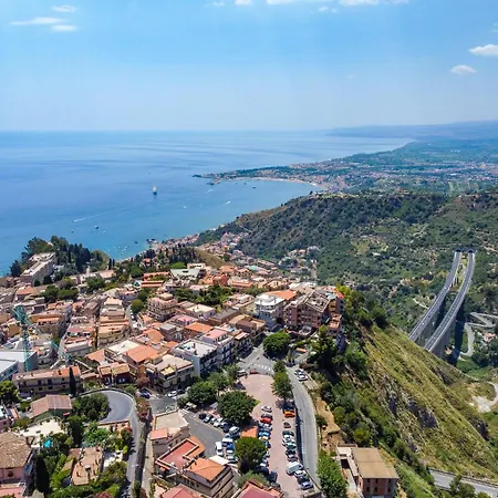 Erika- Panoramic Flat Taormina